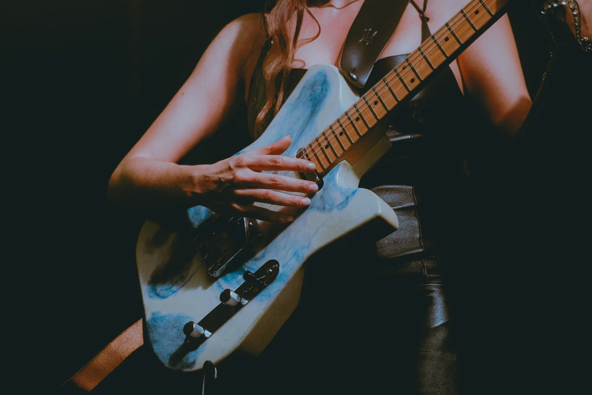 Joan Thiele — Club Tour, Bologna Locomotiv Loraw — photo by @joan-thiele-loraw-bologna-10-dic-2025-12.webp