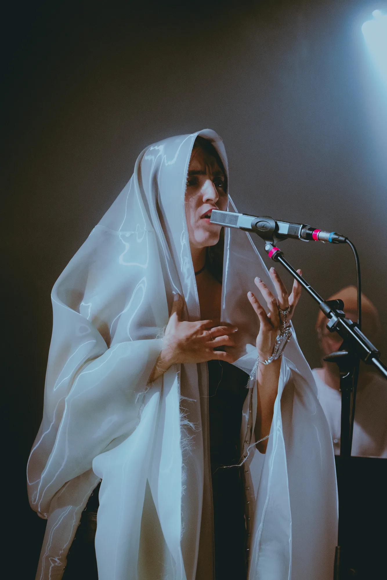 Joan Thiele — Club Tour, Bologna Locomotiv Loraw — photo by @joan-thiele-loraw-bologna-10-dic-2025-2.webp
