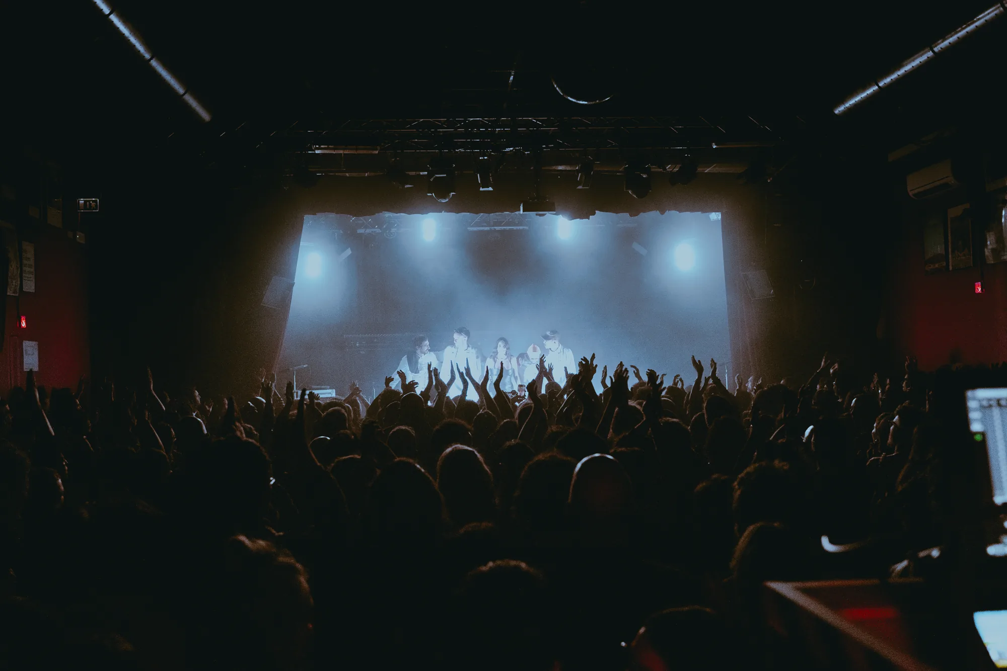 Joan Thiele — Club Tour, Bologna Locomotiv Loraw — photo by @joan-thiele-loraw-bologna-10-dic-2025-26.webp