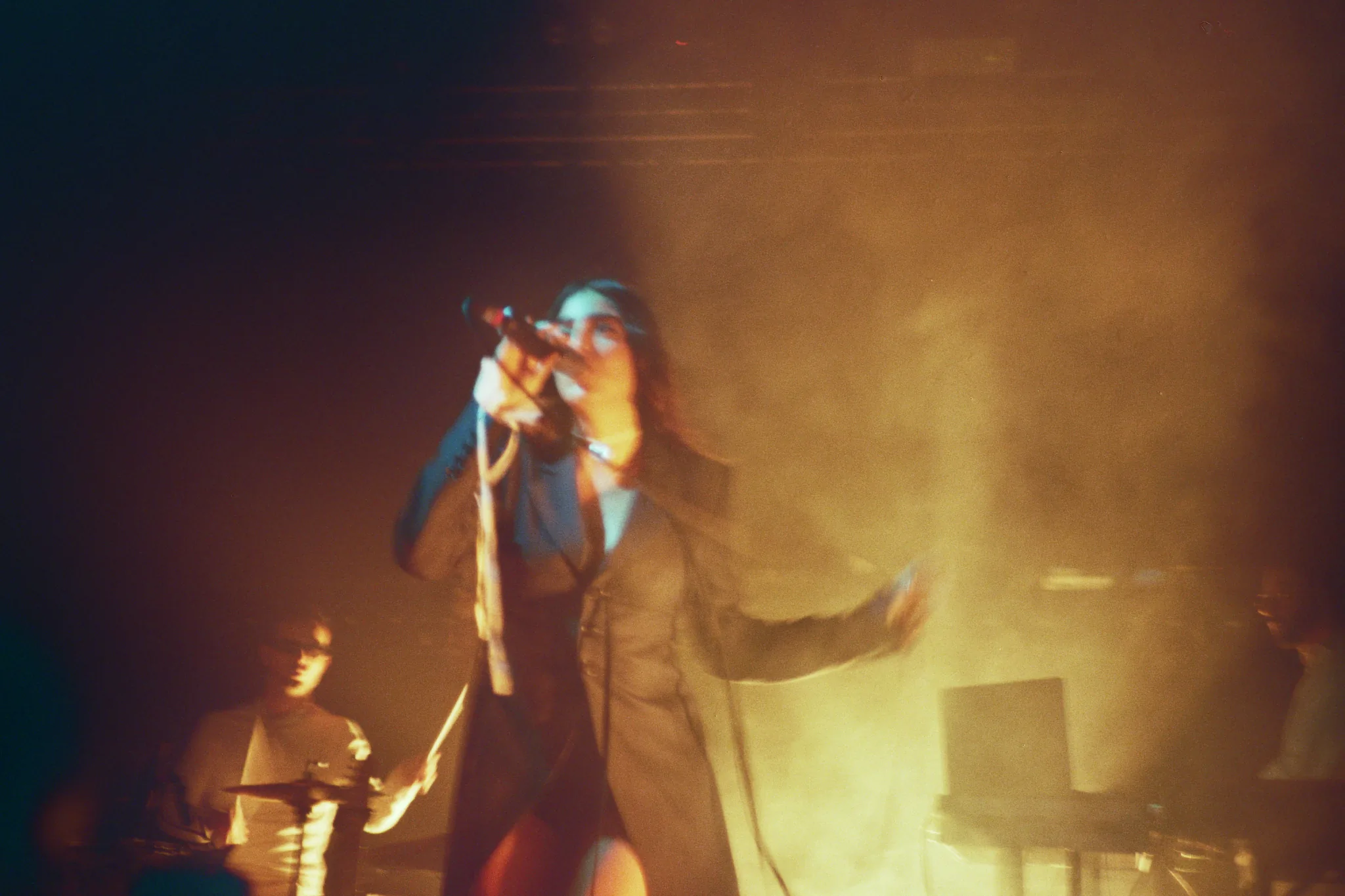 Joan Thiele — Club Tour, Milano Santeria — photo by @diilanxoxo