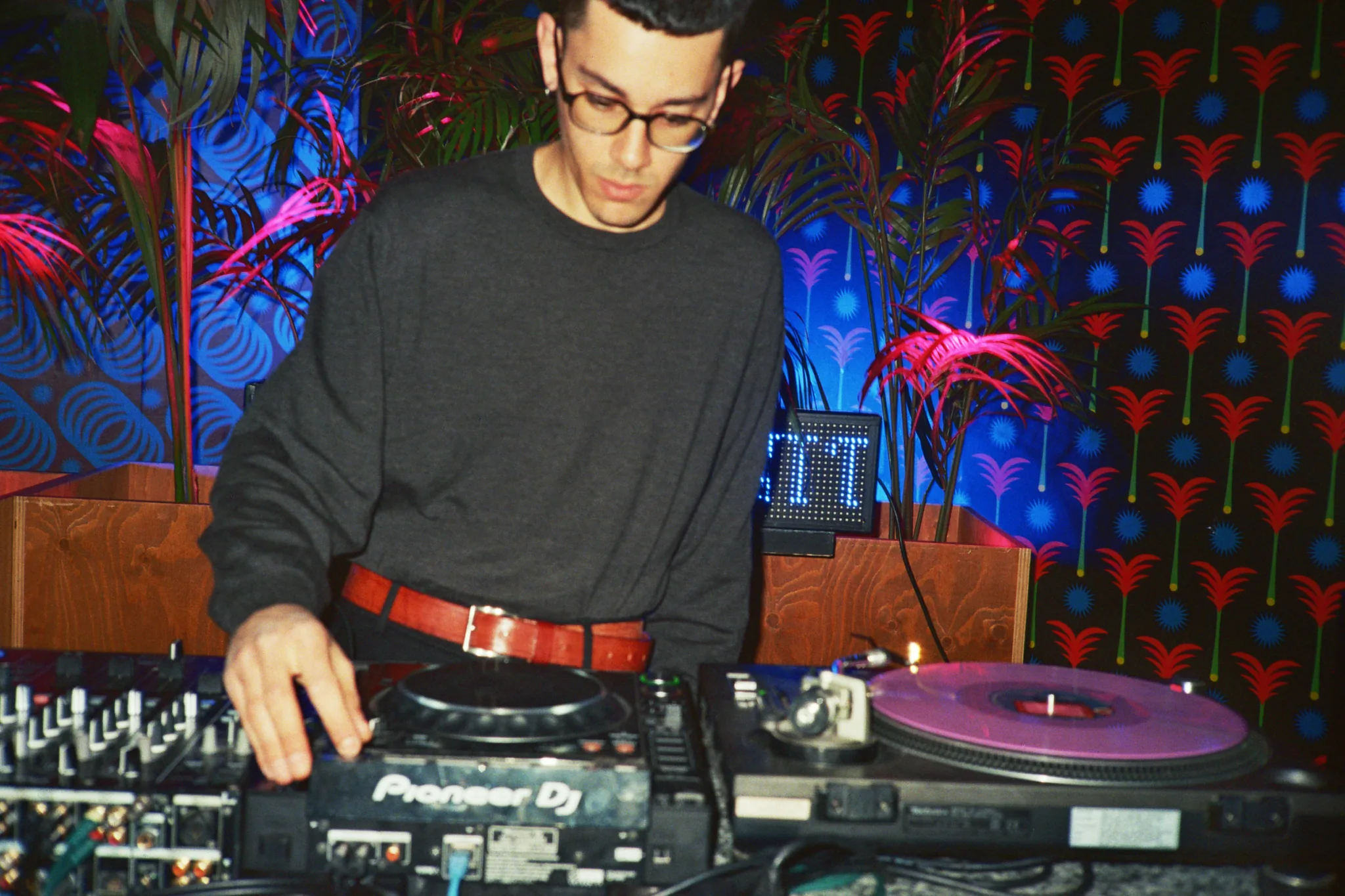 Joan Thiele — Club Tour, Milano Santeria — photo by @diilanxoxo