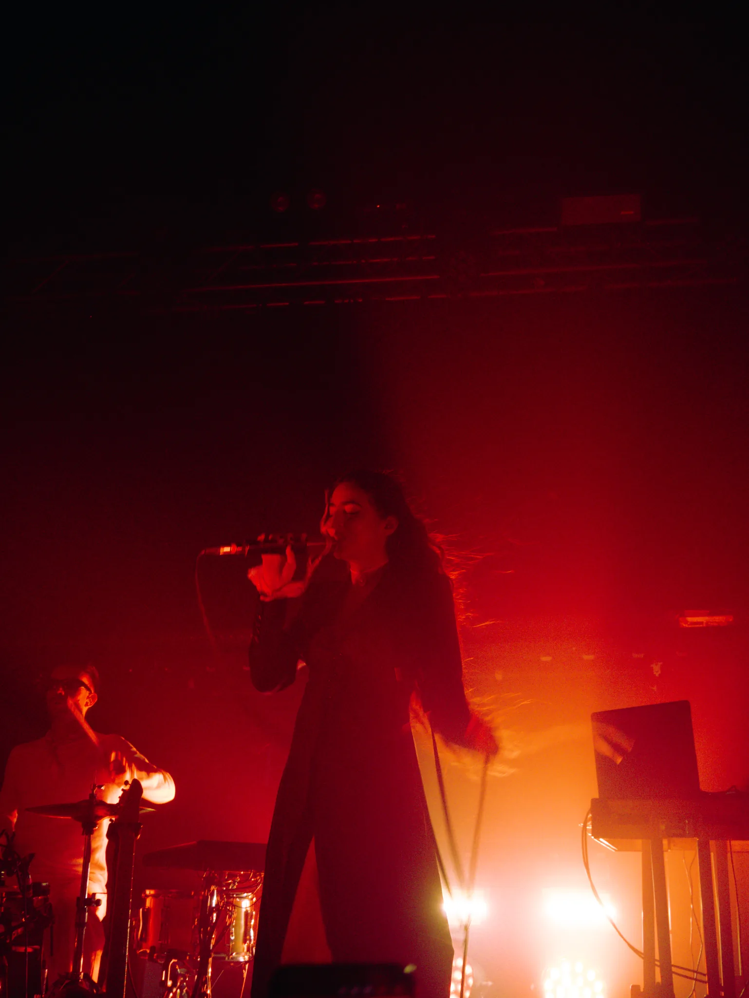 Joan Thiele — Club Tour, Milano Santeria — photo by @diilanxoxo