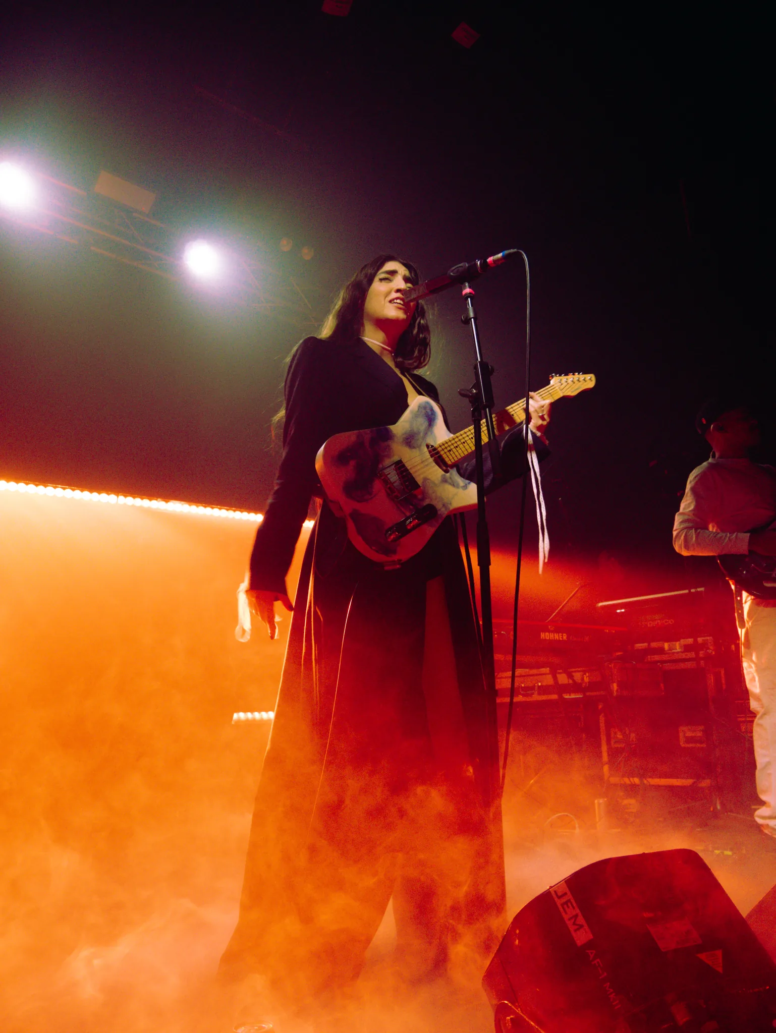 Joan Thiele — Club Tour, Milano Santeria — photo by @diilanxoxo