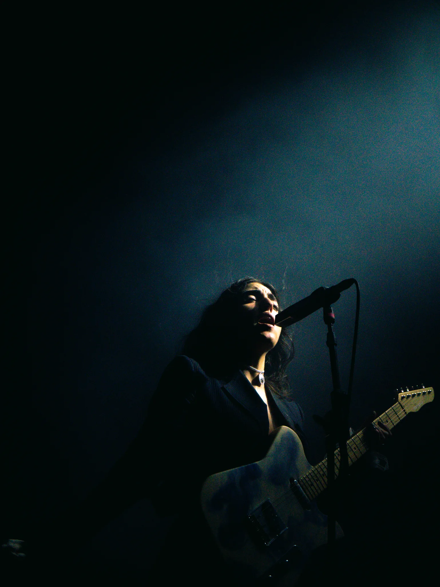 Joan Thiele — Club Tour, Milano Santeria — photo by @diilanxoxo