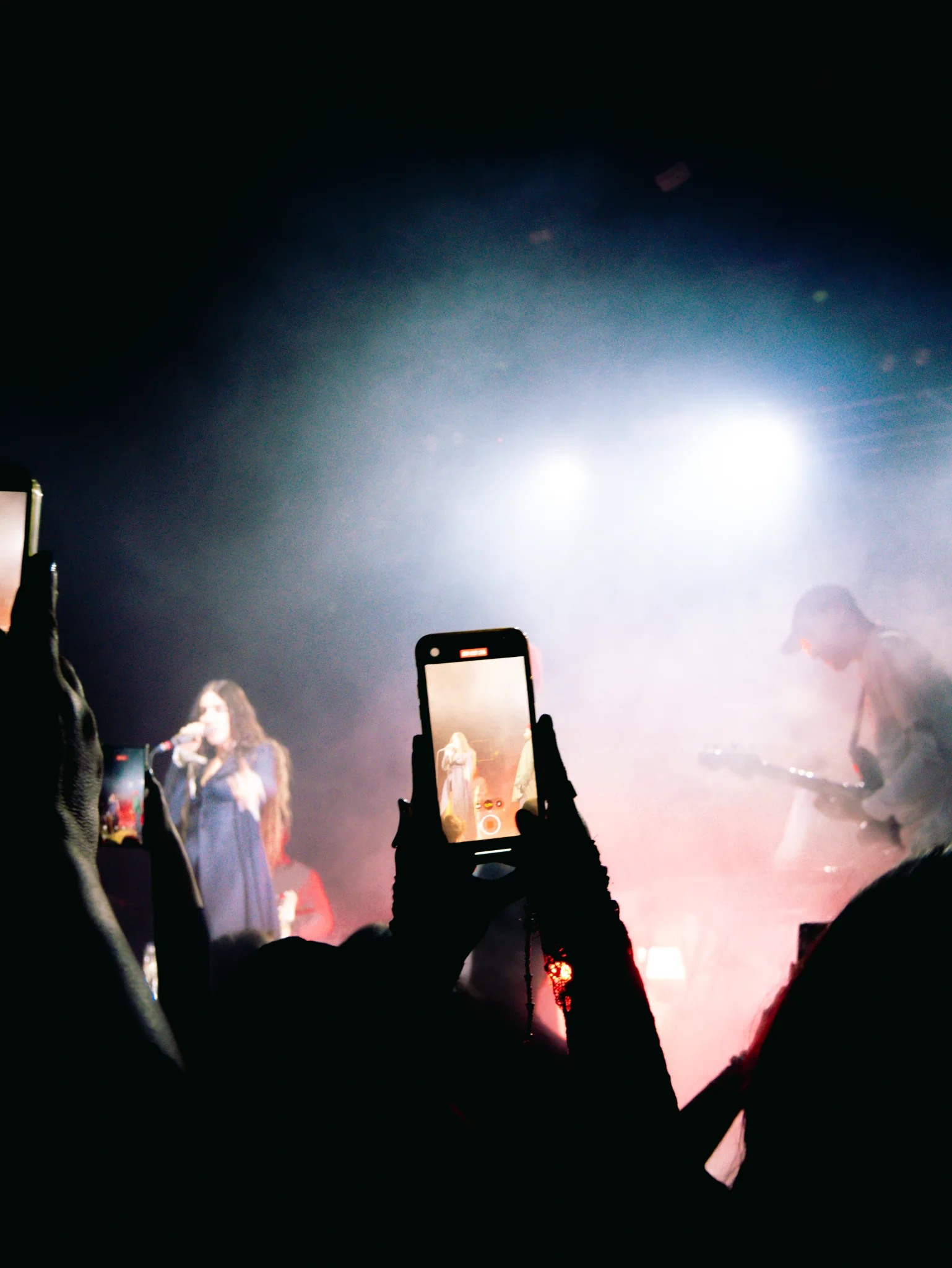 Joan Thiele — Club Tour, Milano Santeria — photo by @diilanxoxo