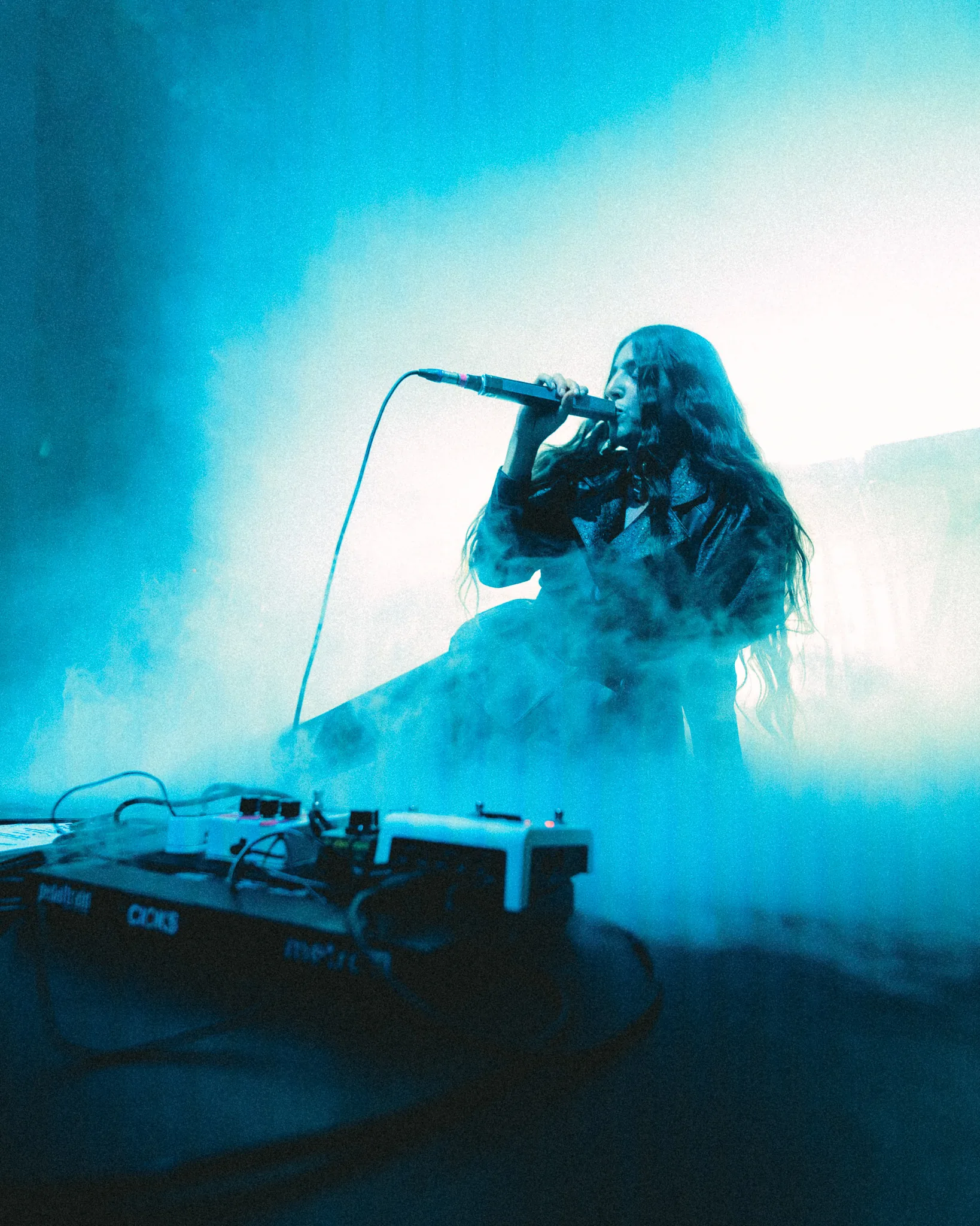 Joan Thiele — Club Tour, Roma Largo Venue — photo by @aghnezstudio