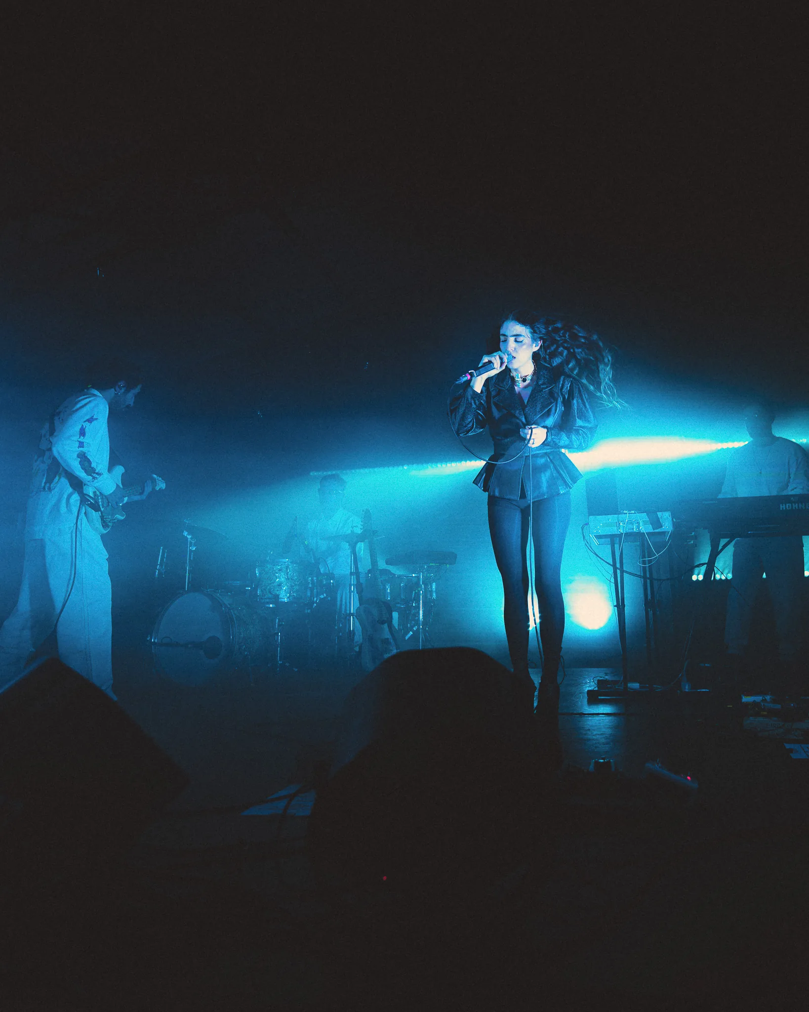 Joan Thiele — Club Tour, Roma Largo Venue — photo by @aghnezstudio