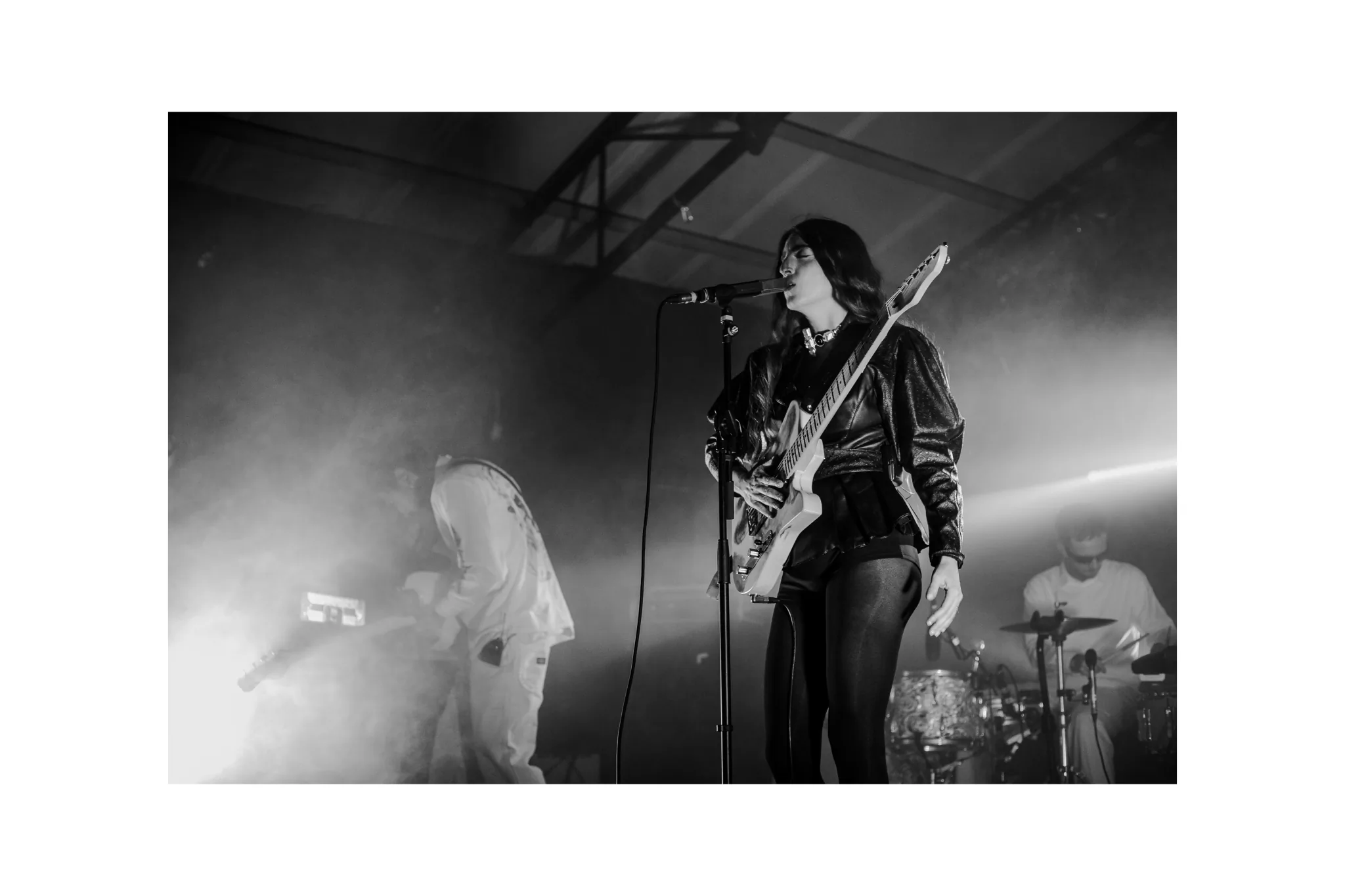 Joan Thiele — Club Tour, Roma Largo Venue — photo by @pour35mm