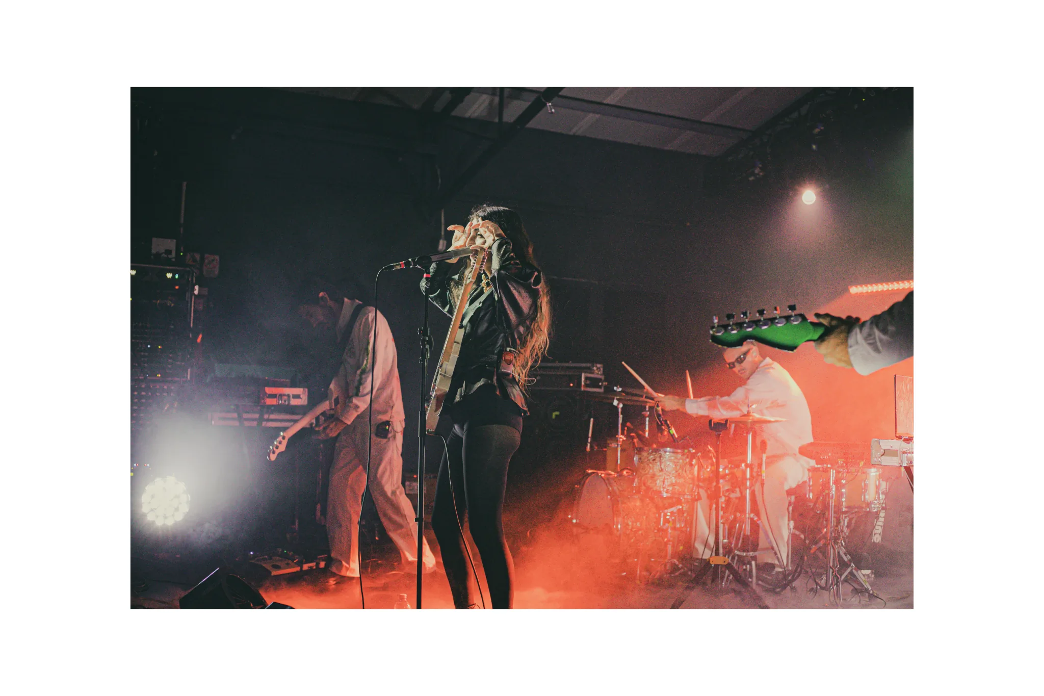 Joan Thiele — Club Tour, Roma Largo Venue — photo by @pour35mm