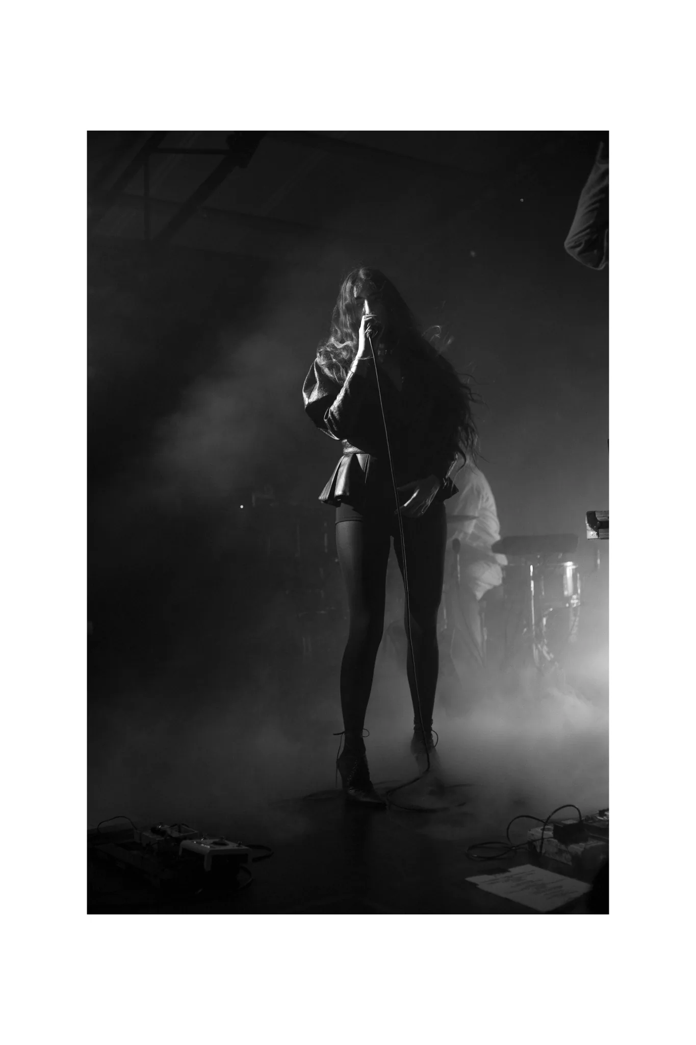 Joan Thiele — Club Tour, Roma Largo Venue — photo by @pour35mm