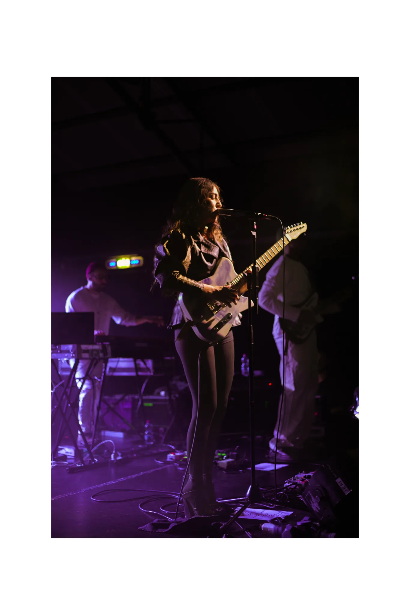 Joan Thiele — Club Tour, Roma Largo Venue — photo by @pour35mm