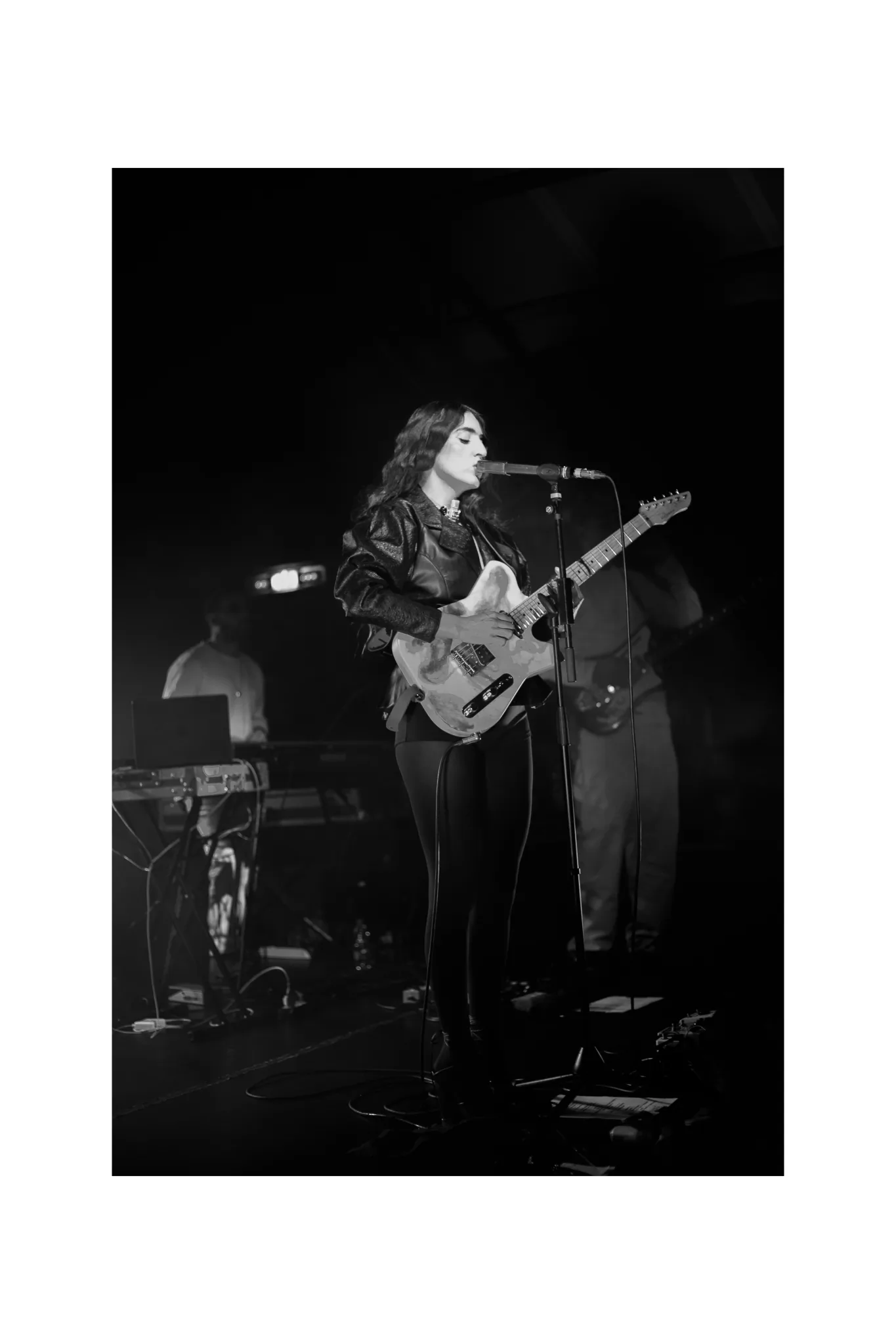 Joan Thiele — Club Tour, Roma Largo Venue — photo by @pour35mm