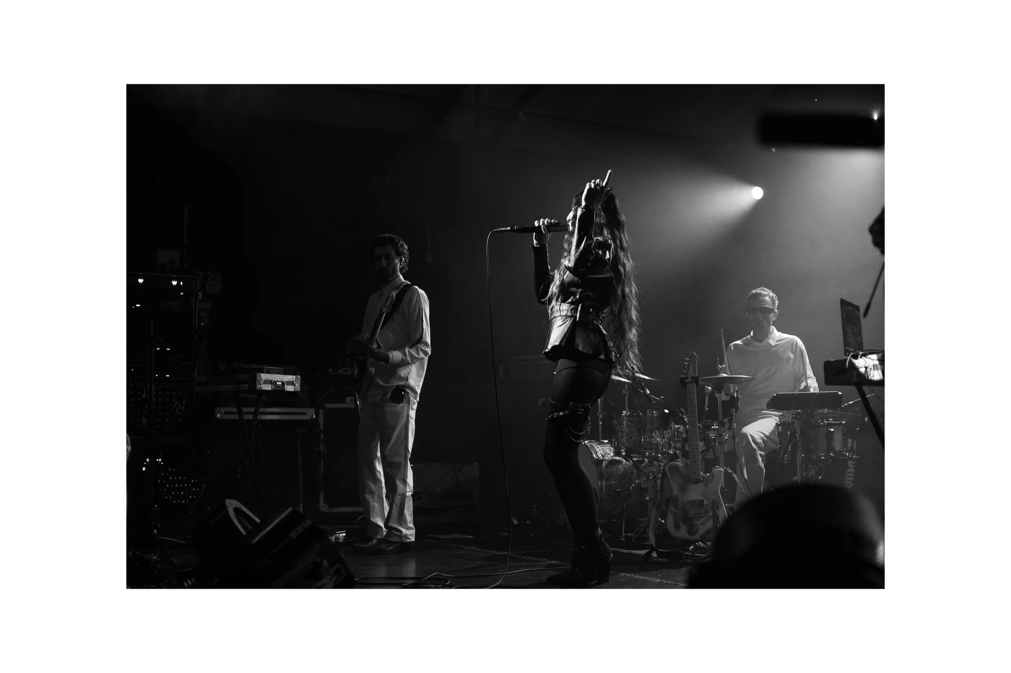 Joan Thiele — Club Tour, Roma Largo Venue — photo by @pour35mm