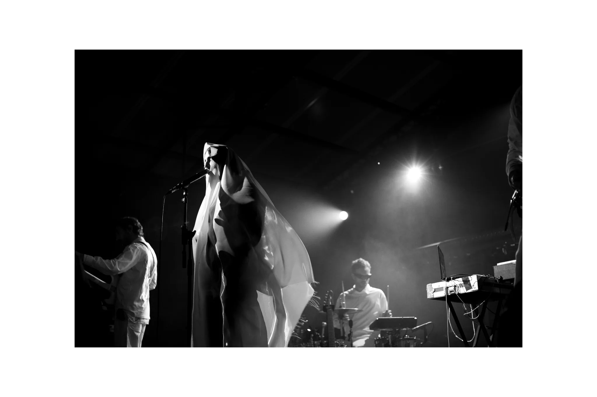 Joan Thiele — Club Tour, Roma Largo Venue — photo by @pour35mm