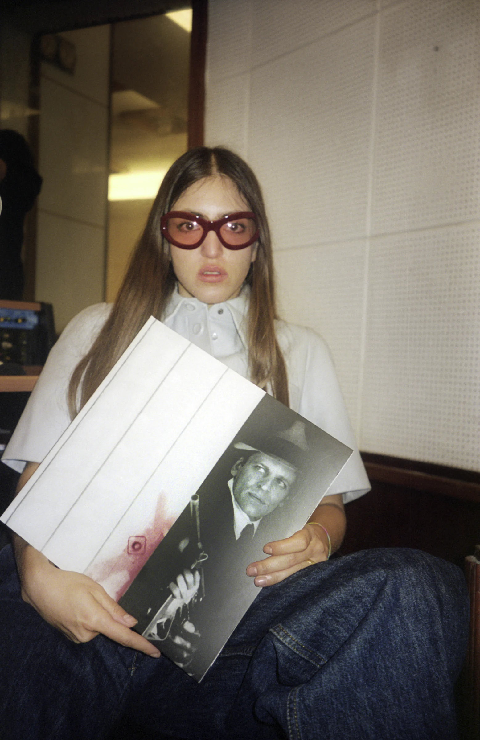 Joan Thiele at Studio Umiliani — photo by @giopositivo